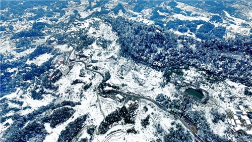 大雪山航拍摄影